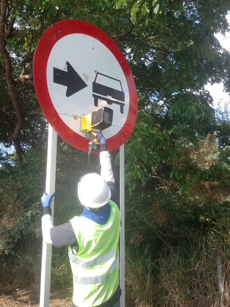 Medición de retrorreflectividad de una señal vertical 2